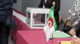 في كروشهم التبن!