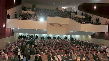 يحلفون ويحنثون ولا يصومون!