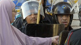 الاعتقالات والاتهامات  المتبادلة  والأسلحة  البيضاء  تحاصر  صناديق  الانتخاب في مصر