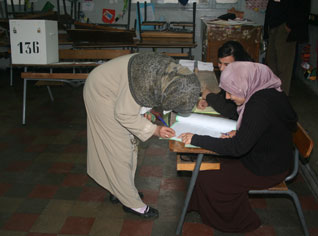 29,42% de participation a annoncé Zerhouni en fin de matinée