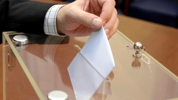 عجوزة حكمت سارق!