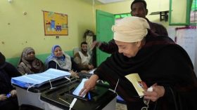 المصريون يتدافعون لاختيار أول رئيس لهم بعد مبارك