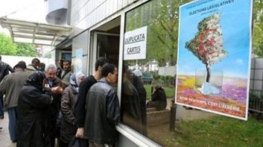 Algerian Community in Nantes Protest against the Voting Conditions