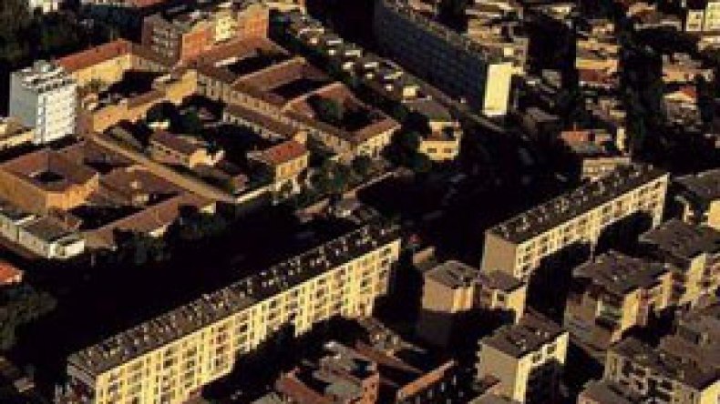 موظفون يستولون على أموال الزبائن