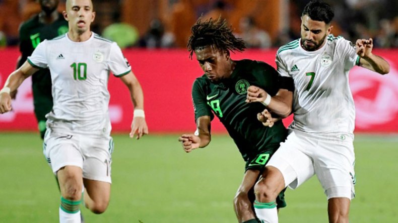 النيجيري “إيووبي” يتألّم: محرز جلدنا بِقسوة!