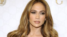 المطربة جينفر لوبيز تنسحب من المشاركة في حفل افتتاح المونديال