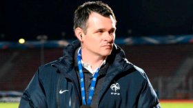 مدرب بوردو يطلق تصريحات قد تثير سخط الأفارقة