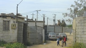 ” أردمونا أحياء أو رحلونا.. تعبنا من تهرب السلطات المحلية”