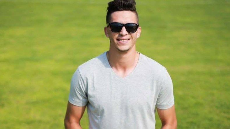 الفلسطيني وادي يلهب “تويتر” و”الفايسبوك” عقب اعتذاره.. والجزائريون يشيدون بـ”خرجته”