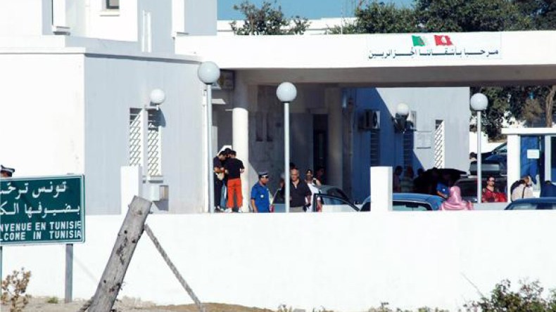 بطء الإجراءات يرهق مستعملي المعبر الحدودي الطالب العربي بالوادي