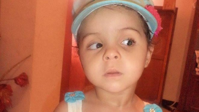 خطأ طبي أثناء الولادة يحرم الطفلة “وفاء” نور البصر