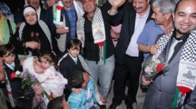 أبطال أسطول الحرية يُحملون على الأكتاف ويحتفلون بالنصر في مقر الشروق