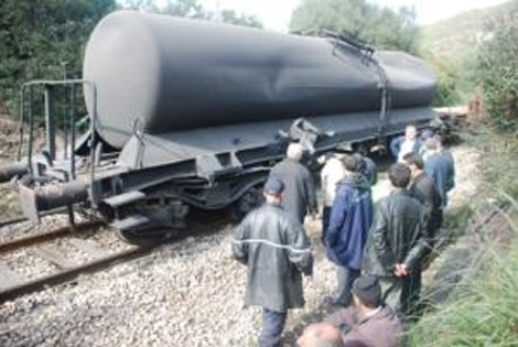 Déraillement d’un wagon-citerne à Skikda : 30.000 litres de gasoil dans la nature