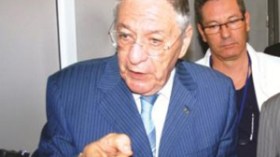 ولد عباس يأمر بالتحقيق في اختفاء أجهزة طبيّة وتحويل أموال سيارات إسعاف