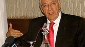 إتحاد الأطباء العرب برأسين