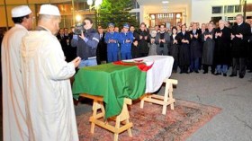 جثمان والي عنابة محمد منيب يصل أرض الوطن