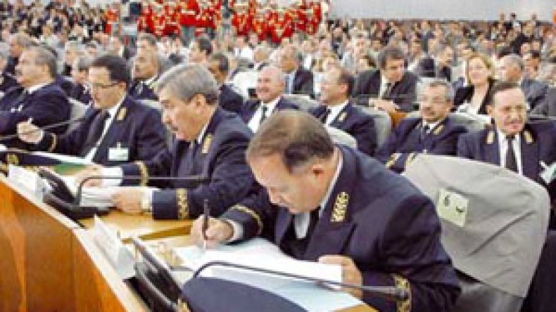 200‭ ‬صلاحية‭ ‬للولاة‭..‬ والمجالس‭ ‬الولائية‭ ‬‮”‬خضرة‭ ‬فوق‭ ‬طعام‮”‬