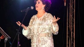 طيف وردة يحلق في قسنطينة ويعيد زمن الفن الجميل