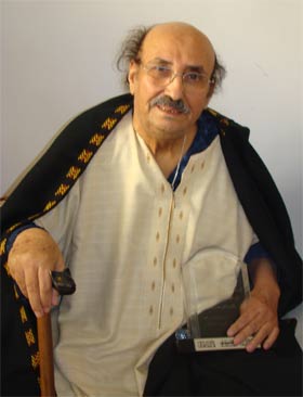 Décès du célèbre romancier algérien Tahar Ouattar : le président de la République ordonne de lui rendre un hommage national et de l’enterrer à Al Alia