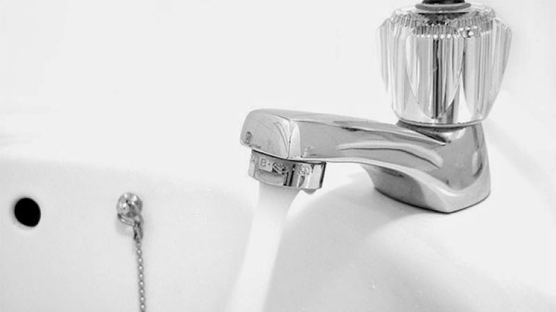 نسيب: 565  بلدية يشرب سكانها الماء مجانا