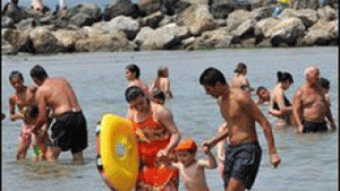 Algeria switches weekend, again