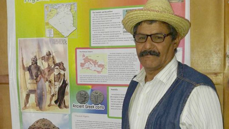 أستاذ “ثائر” في الوسط المدرسي يرفع شعارا “اقرأ بالإنجليزية”