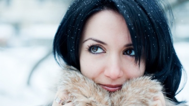 هكذا تتخلصين من الشعر الجاف في الشتاء؟!