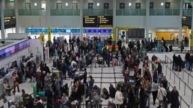 مطار غاتويك البريطاني يستأنف رحلاته