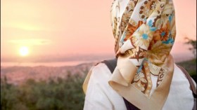 للمرأة سلام…