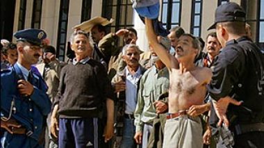 76 percent of civil servants have money problems in Algeria