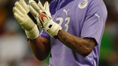 Algerian goalkeeper Meboulhi prefers playing in English clubs