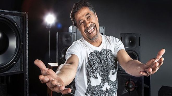 خالد يدخل الأستوديو لتسجيل أغنية جديدة في عيد ميلاده