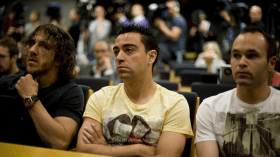 تشافي، إنيستا، بويول، فيغو وروبرتو كارلوس قريبا بالجزائر