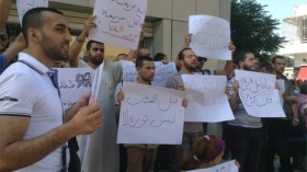 إعلاميو ومثقفو الجزائر في وقفة “الضمير الإنساني” أمام السفارة المصرية