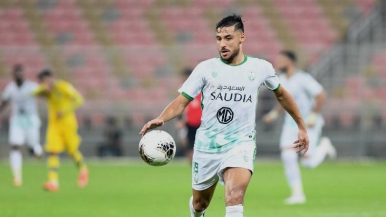 والد بلايلي يفاجئ.. ابني باق مع أهلي جدة ولا يريد الرحيل