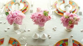اكسسوارات أنيقة لتزيين طاولات الطعام خلال الدعوات