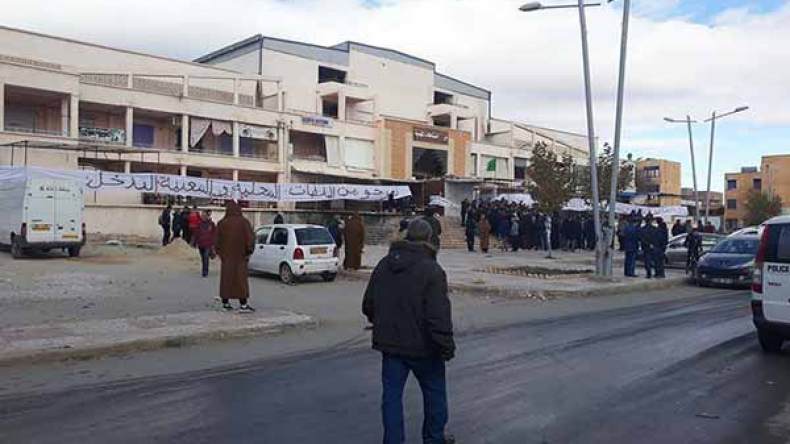 غليان في خنشلة وتجار يهددون بنقل حركتهم الإحتجاجية إلى العاصمة