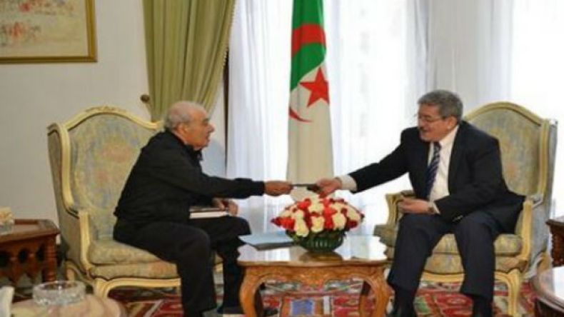 أويحيى يشاور ياسف سعدي في تعديل الدستور