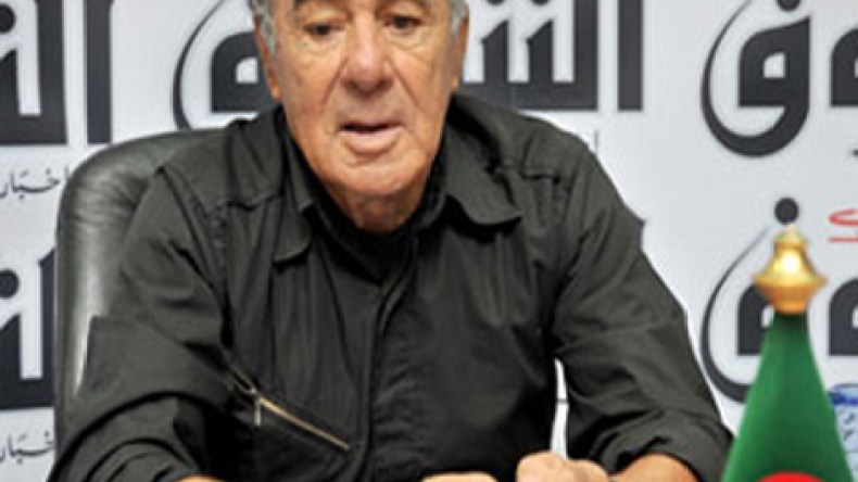 إعادة دفن رفاة بن مهيدي بالعالية كشفت عن آثار الرصاص على جثته