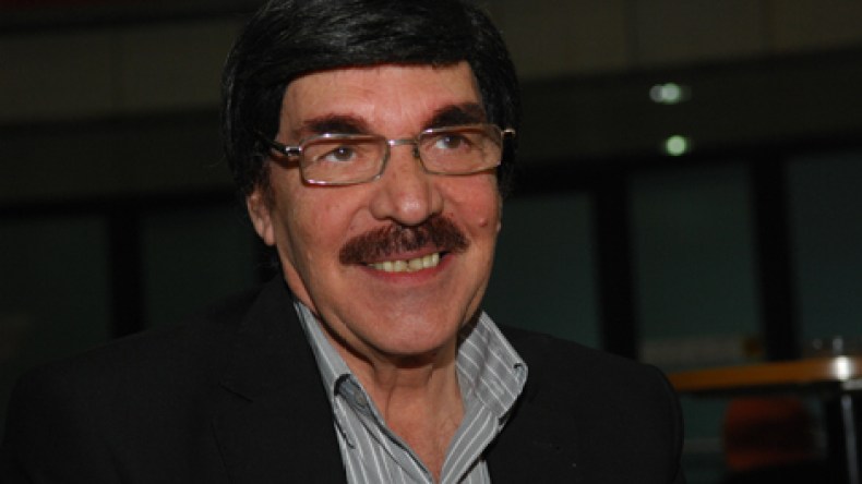 ياسر‮ ‬العظمة‮ ‬في‮ ‬الجزائر‮ ‬لأول‮ ‬مرة‮