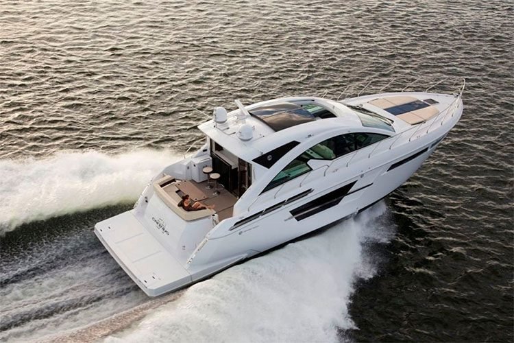 De luxueux yacht pour transporter les harragas