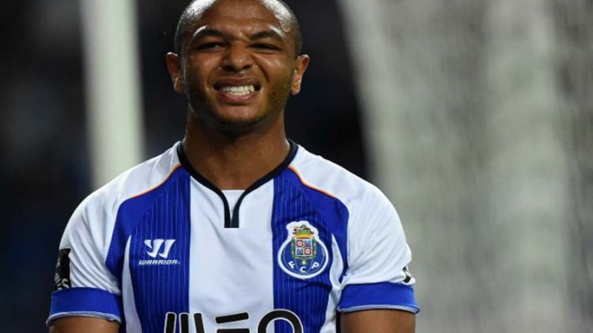 إصابة “براهيمي” في حوار خشن مع “غولام”