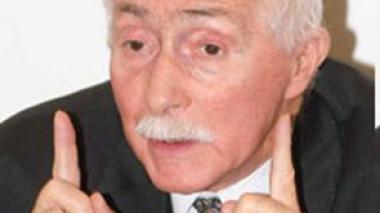 Veteran activist Abdenour calls for installing an Army council for reforms