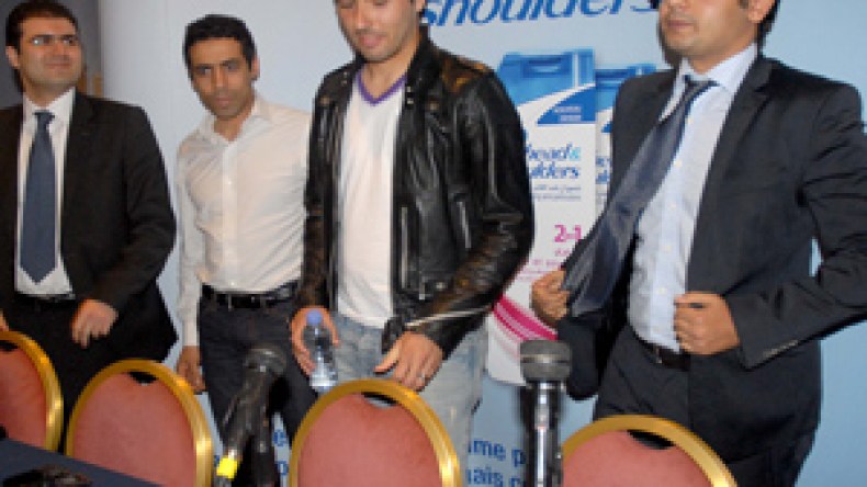 ‮”‬هيد‭ ‬اند‭ ‬شولديرز‮”‬‭ ‬تتعاقد‭ ‬مع‭ ‬عنتر‭ ‬يحيى‭ ‬وتغازل‭ ‬شاوشي‮ ‬وبلومي