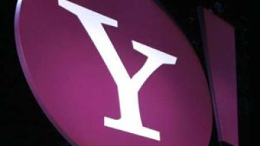 Yahoo profit falls, 2008 outlook remains intact