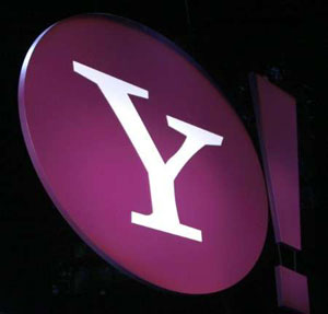 Yahoo profit falls, 2008 outlook remains intact