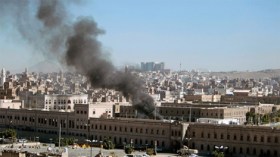 تفجير انتحاري يستهدف مجمعا للشرطة جنوب اليمن وإحباط آخر