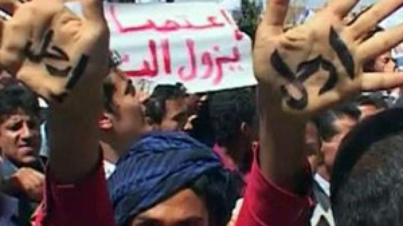 إستقالة محافظ عدن وأحد أهم أعمدة النظام ينضم للمحتجين اليمنيين