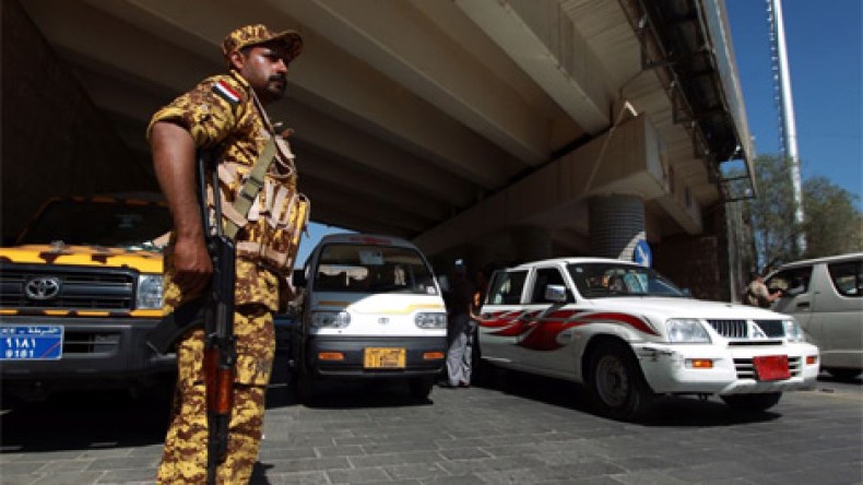 مقتل 11 في هجوم على سجن بالعاصمة اليمنية