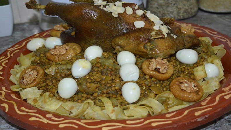 طقوس غريبة لذبح الديك الرومي في “يناير” بالبويرة